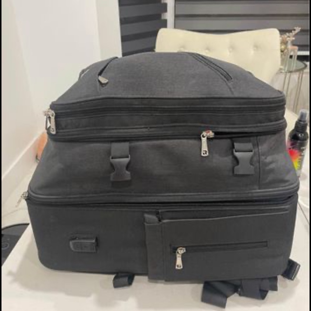Makeup Bag Extra Large (Does not include makeup and things inside)